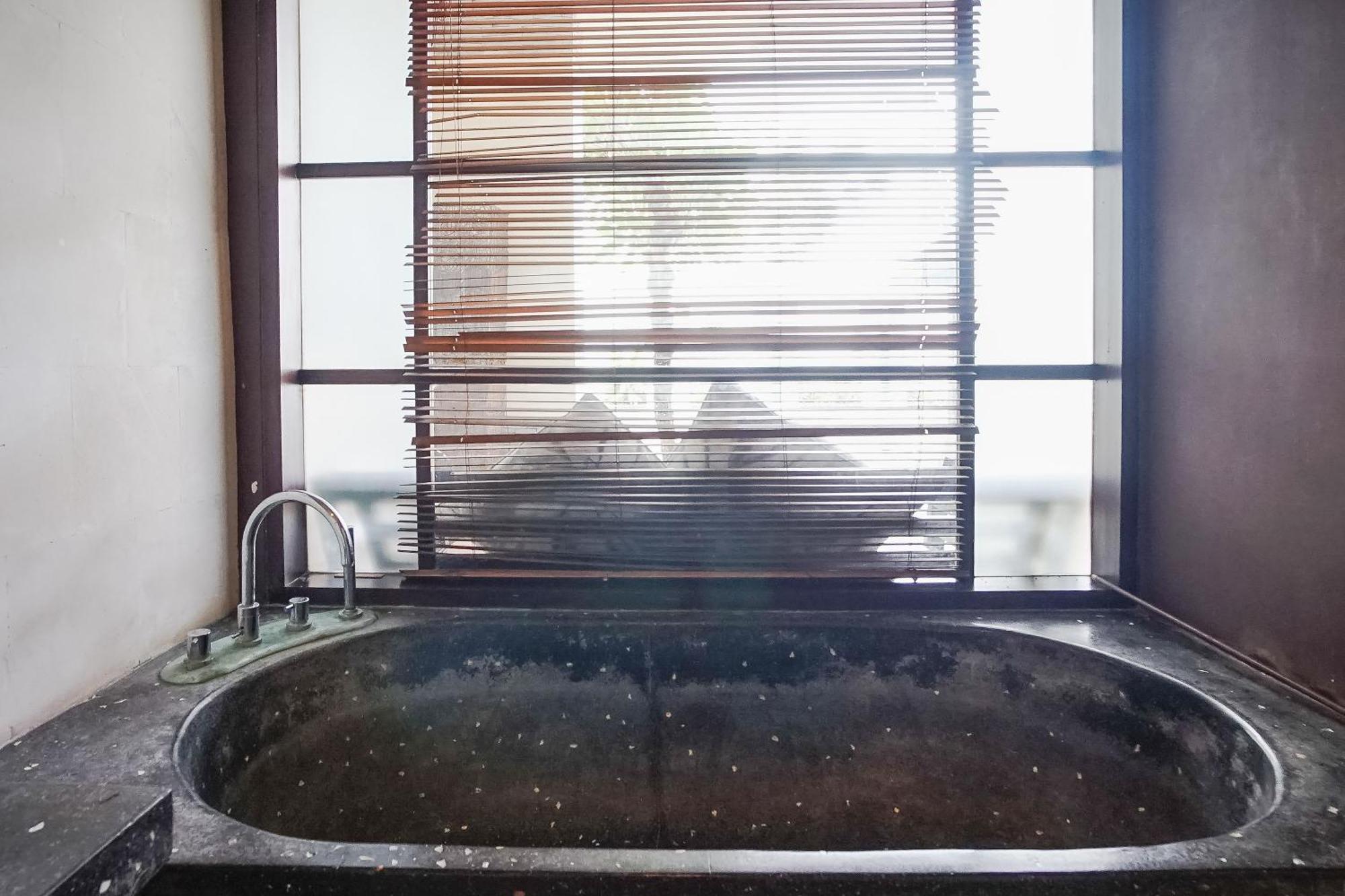 Queen Rose Villa & Spa Jimbaran Buitenkant foto