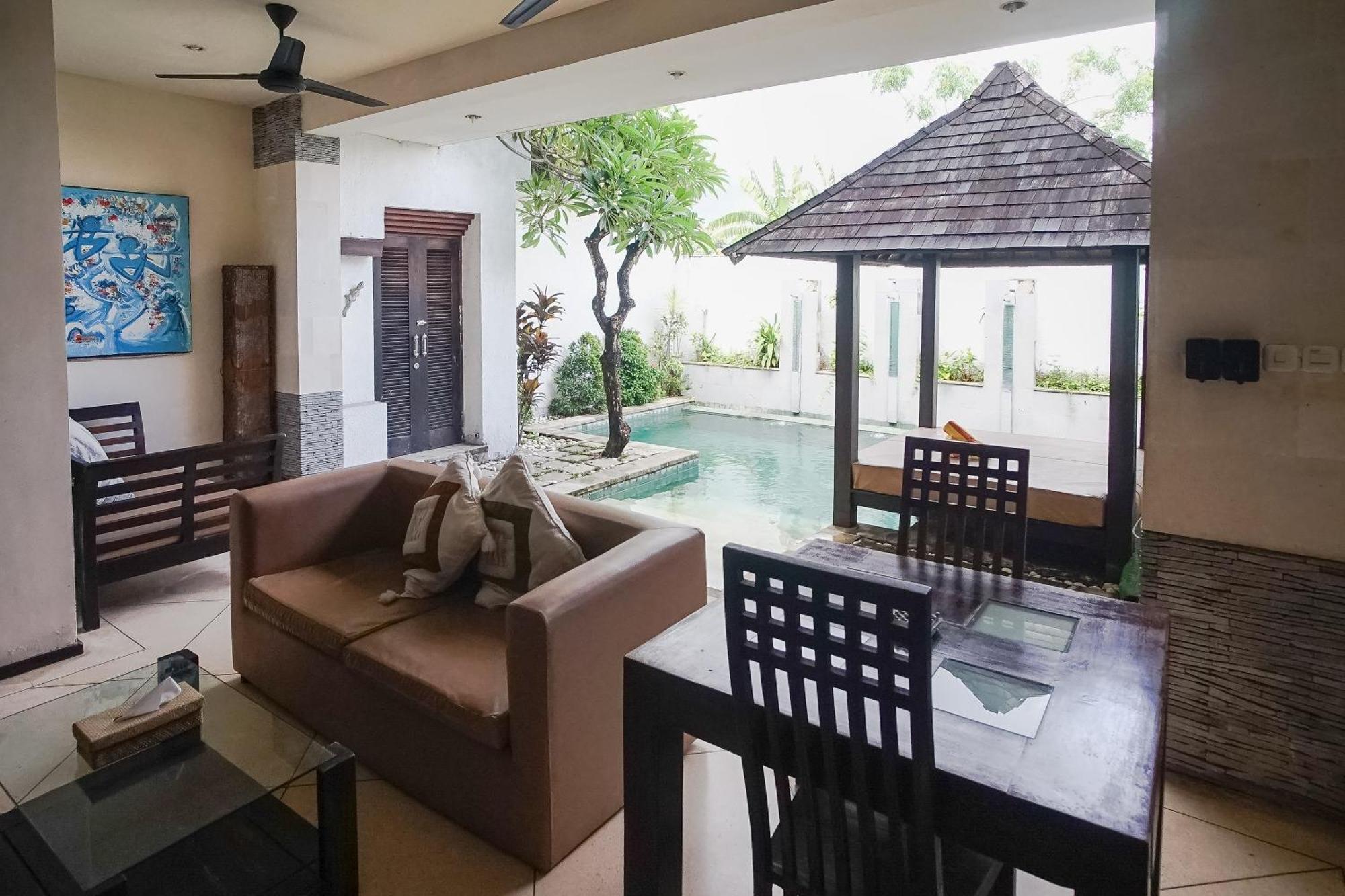 Queen Rose Villa & Spa Jimbaran Buitenkant foto