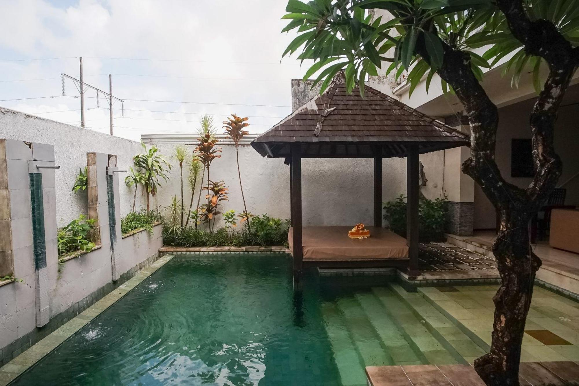 Queen Rose Villa & Spa Jimbaran Buitenkant foto