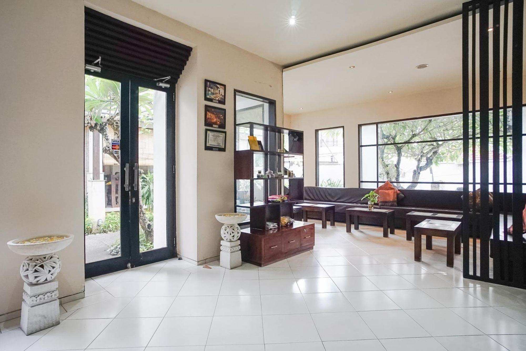 Queen Rose Villa & Spa Jimbaran Buitenkant foto
