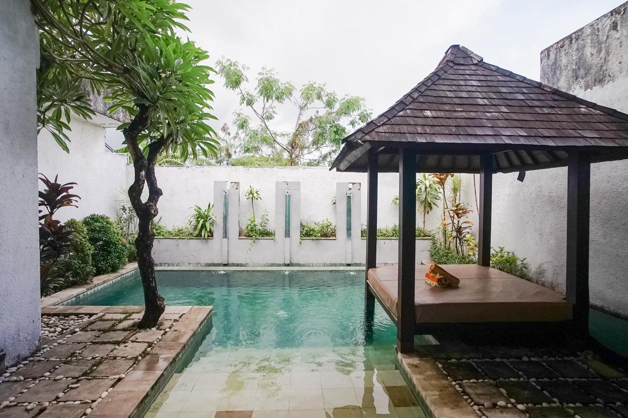 Queen Rose Villa & Spa Jimbaran Buitenkant foto