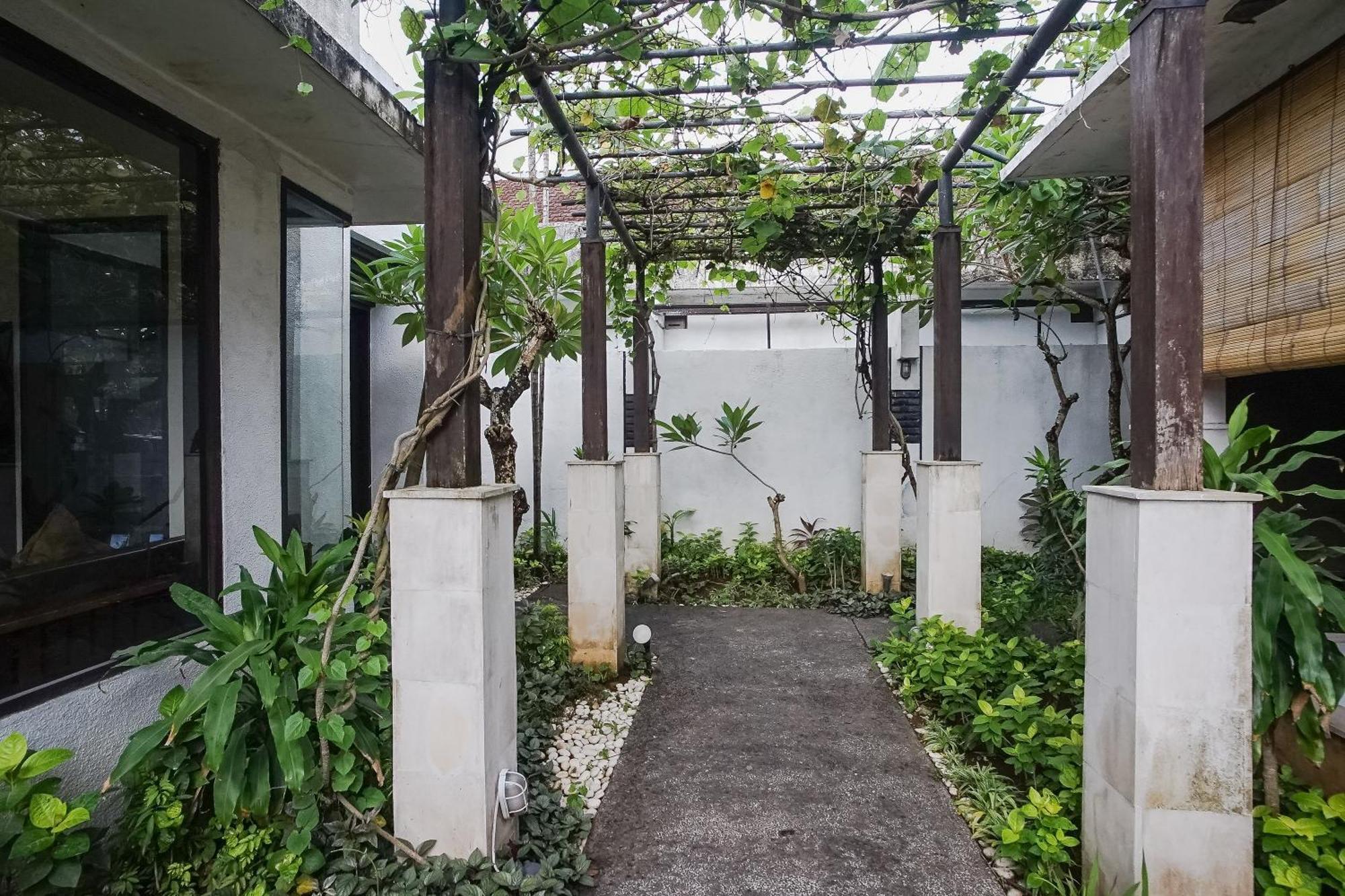Queen Rose Villa & Spa Jimbaran Buitenkant foto