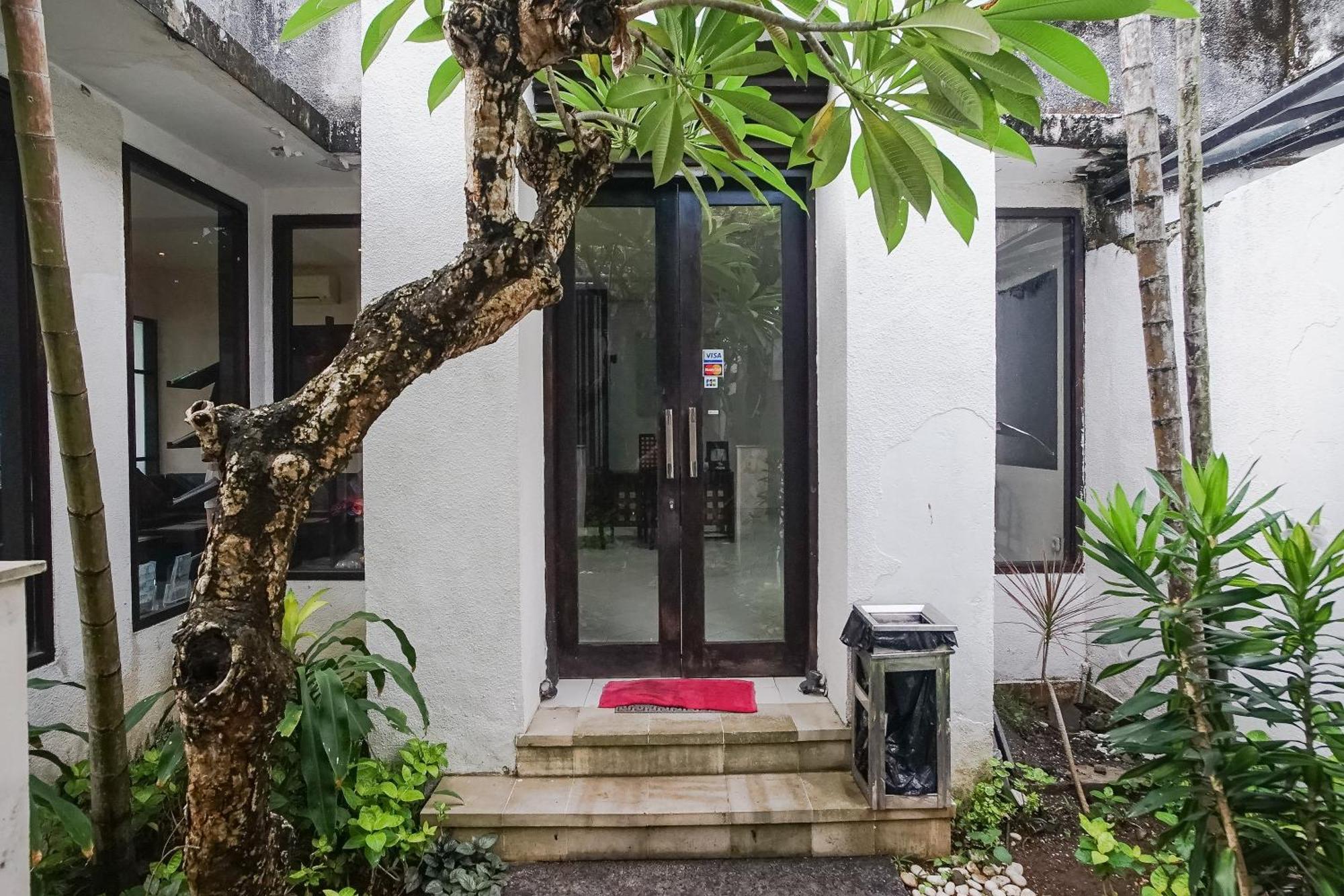 Queen Rose Villa & Spa Jimbaran Buitenkant foto